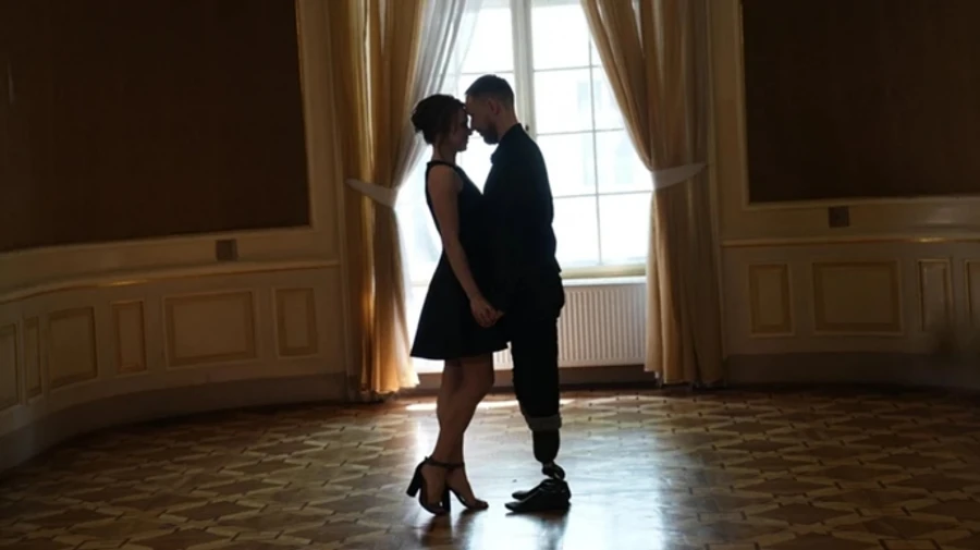 To their wedding song: Ukrainian veteran dances with wife for first time since losing both legs