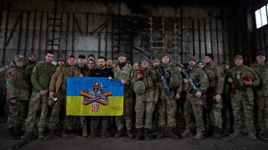 Зеленський приїхав під Бахмут і нагородив його оборонців  