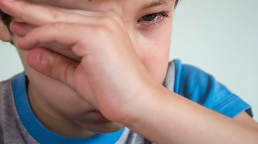 Mariupol: Russian shell evacuation buses with children, wounding several people