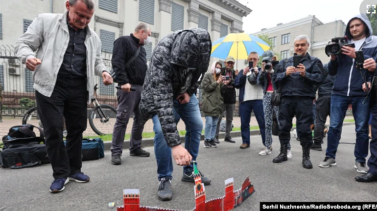 Украинского дипломата вызвали в МИД РФ из-за «сожжения Кремля» 
