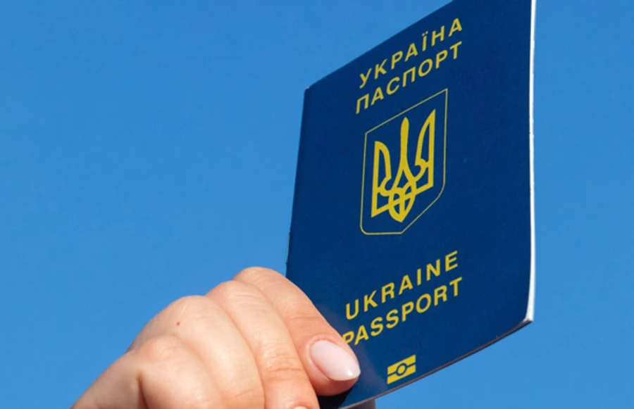 Заступник Єрмака заспокоїв: безвіз відбирати не будуть