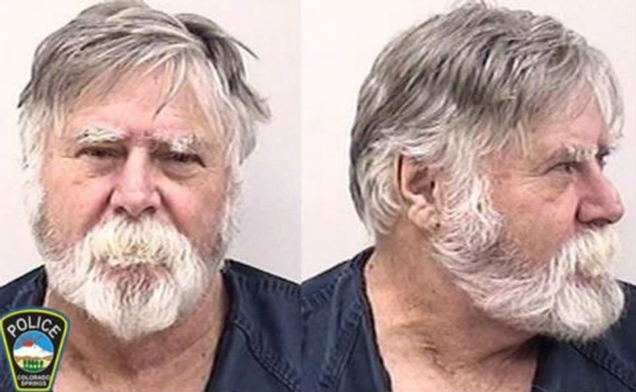 У США схожий на Санту чоловік пограбував банк, щоб роздати гроші перехожим