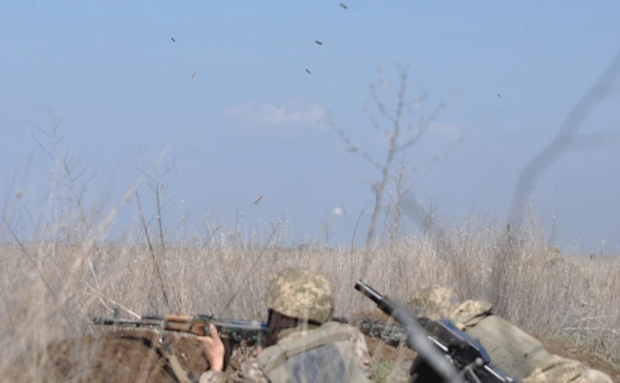 Бойовики застосовують важке озброєння, поранено 2 військових