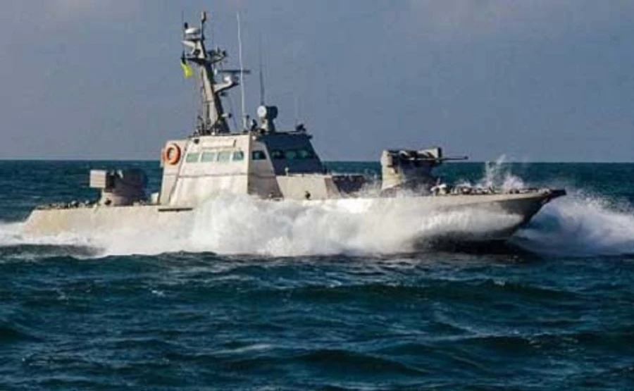 Корабель РФ намагався захопити український катер
