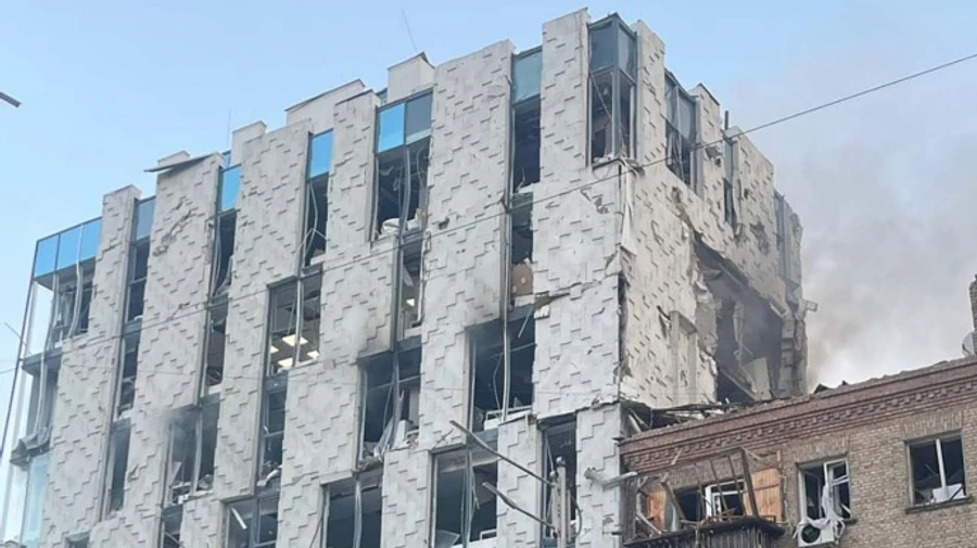 Russian nighttime attack damages headquarters of two banks in Kyiv – photo