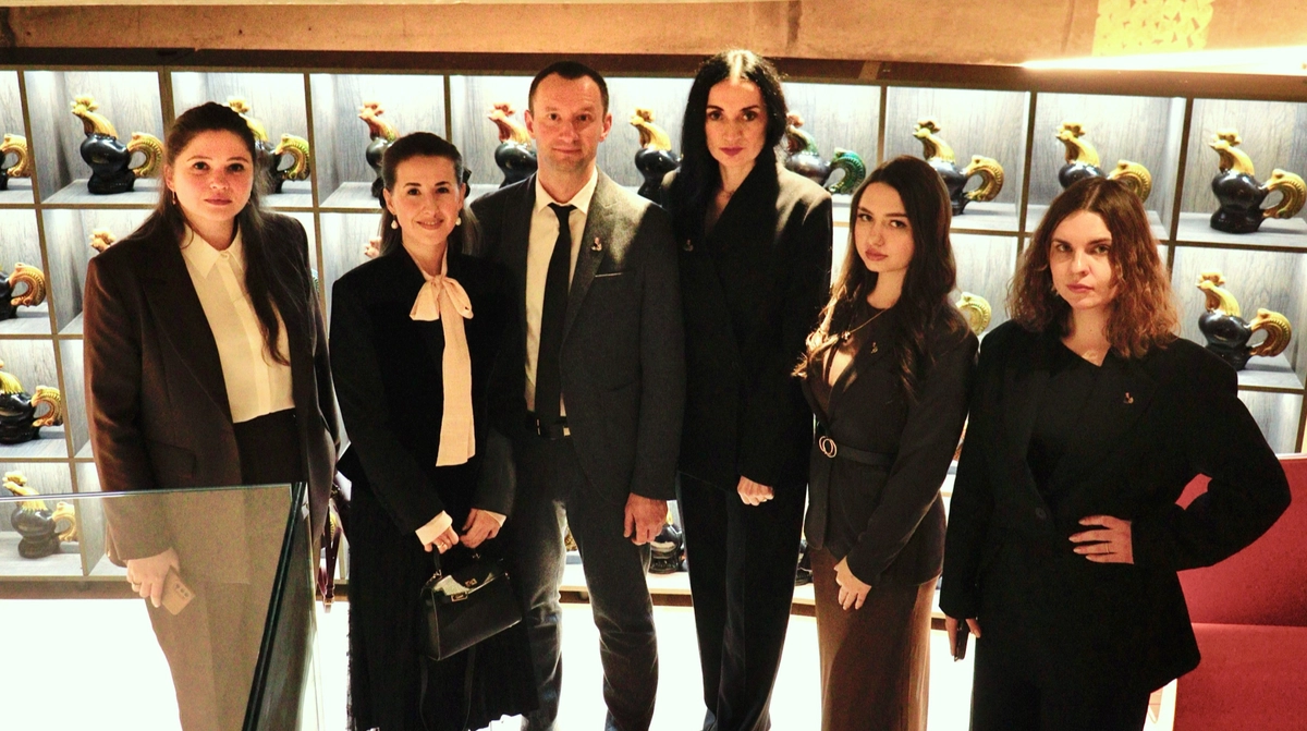 France's First Lady presented with legendary Borodianka cockerel – photos