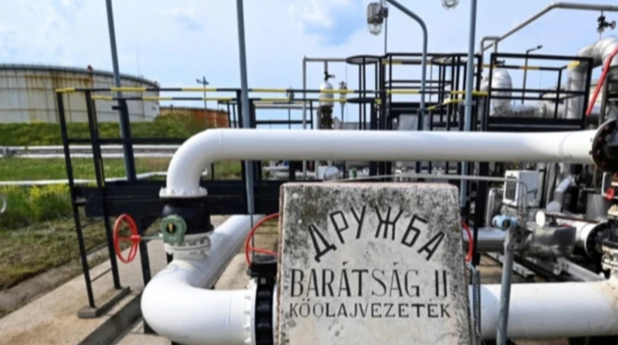 Transit to Hungary and Slovakia: Russia strikes Druzhba oil pipeline for first time