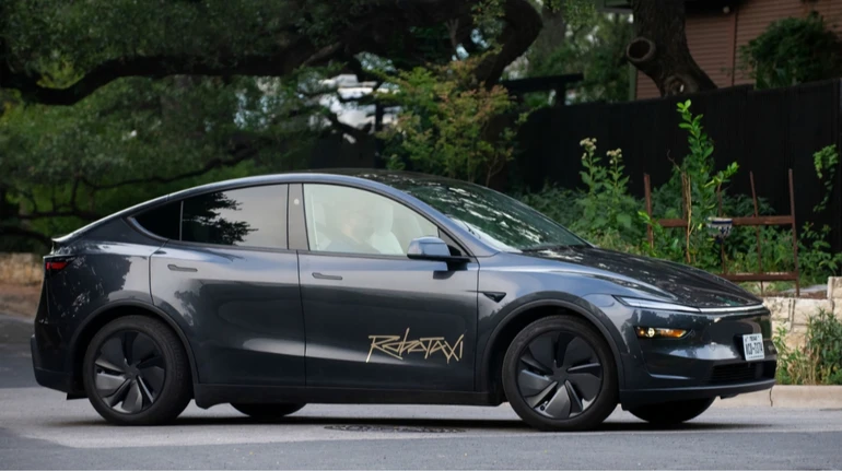 Не зовсім безпілотні: Tesla визнала, що іноді керує роботаксі дистанційно