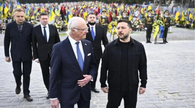 King of Sweden arrives in Ukraine