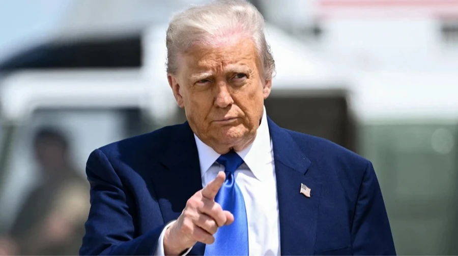 Трамп заявив, що США супроводжуватимуть судна, які застрягли в Ормузькій протоці