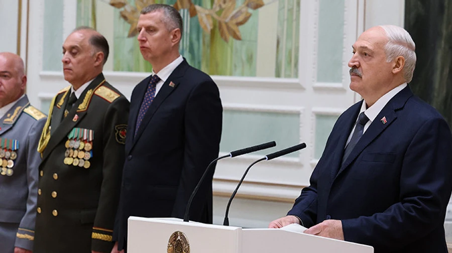 Лукашенко заявил, что не пошлет белорусских военных воевать в Украину, но есть одно но