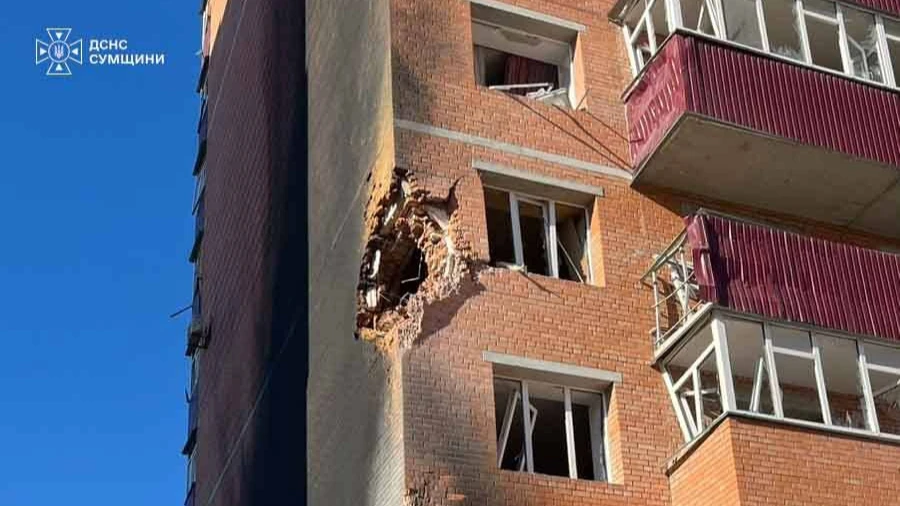 Росіяни поцілили дронами у багатоповерхівку в Сумах: серед поранених – підліток