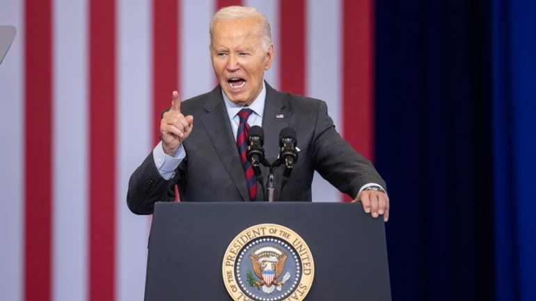 Байден призвал политически заблокировать Трампа