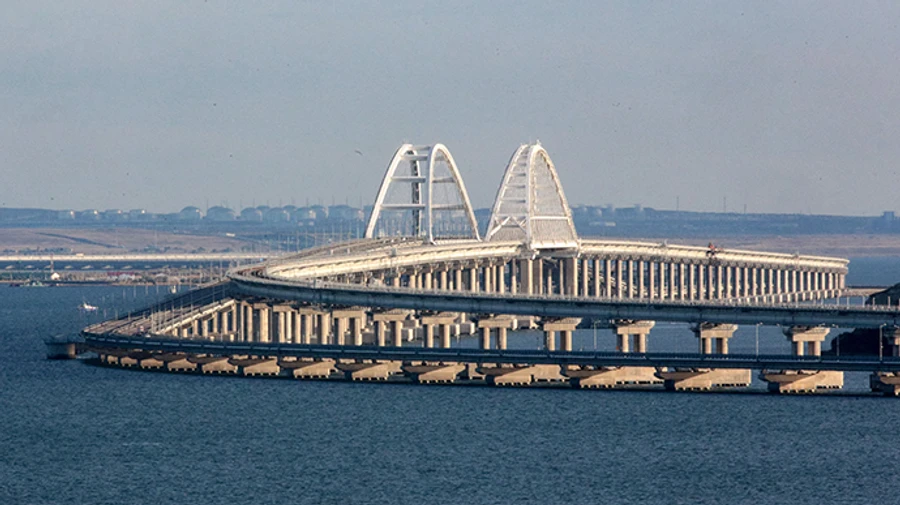 Оккупанты в очередной раз перекрыли Крымский мост