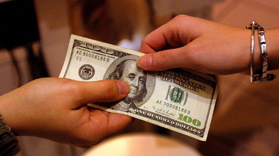 У США виявили шахрайство на понад 45 млрд доларів на програмі допомоги під час пандемії 