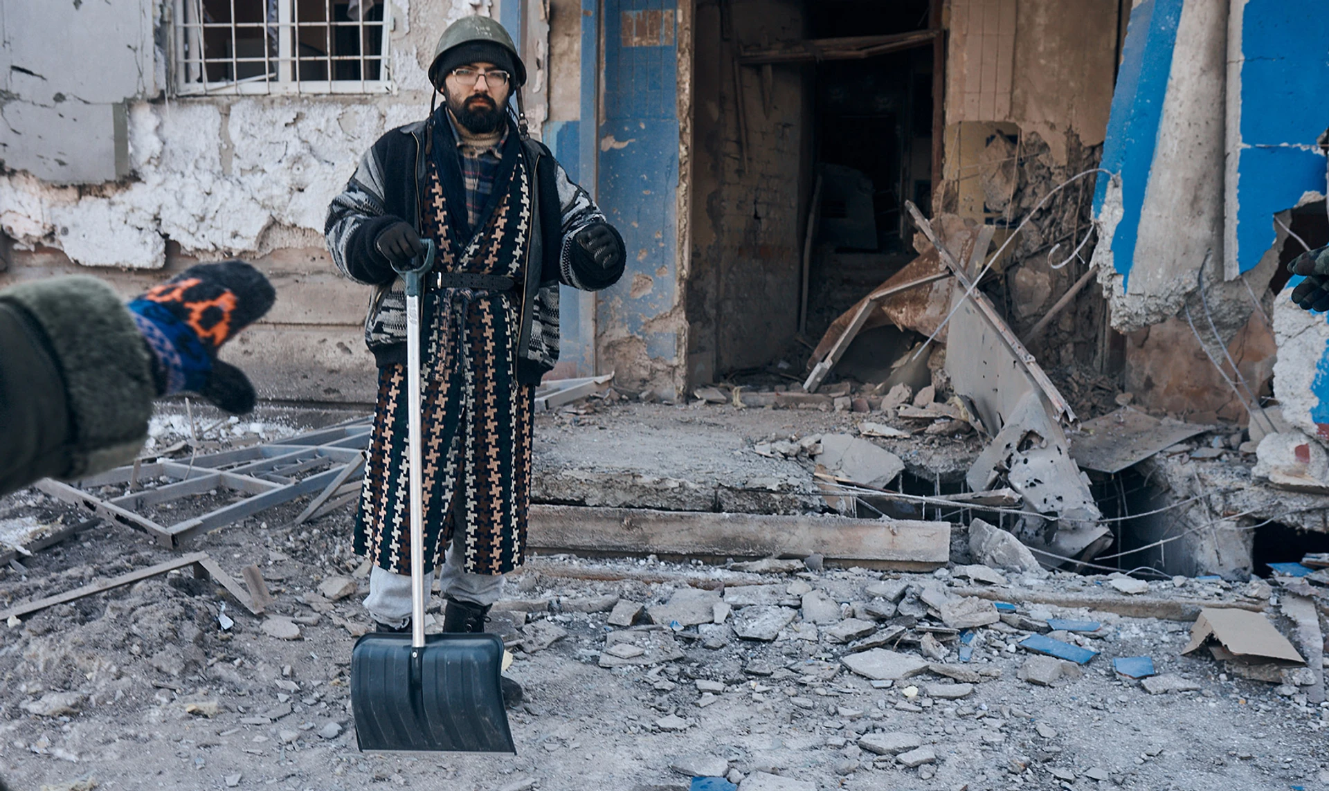 Розкажи нам, навіщо спалили наше місто. Харків під обстрілами – фоторепортаж