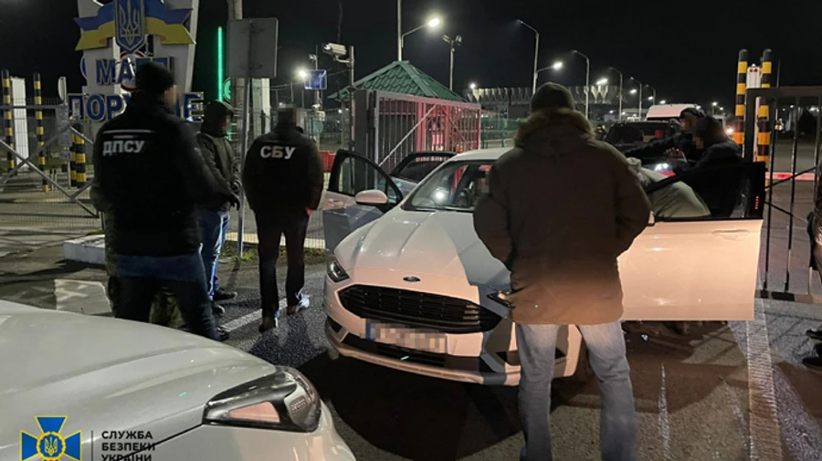 Двоє українців допомагали росіянам і ексчиновникам отримати громадянство країни ЄС – СБУ