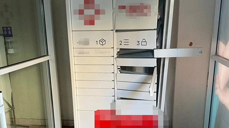 У Києві вибухнув поштомат: хтось підклав саморобну бомбу