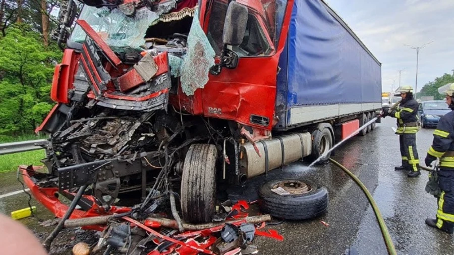 У столиці сталася масштабна ДТП: дісталось вантажівкам Нацгвардії