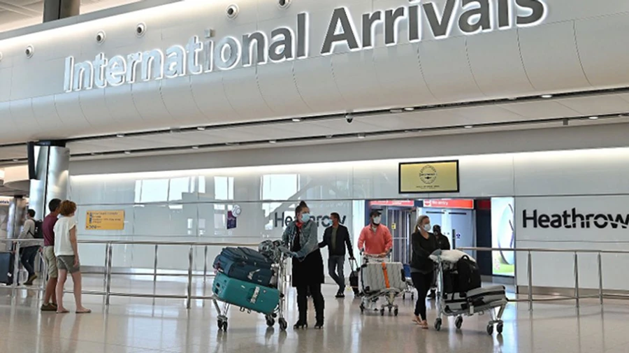 Британія вимагатиме тест від усіх мандрівників з-за кордону