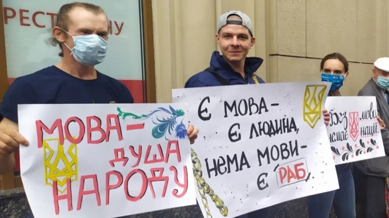 В январе сфера услуг должна полностью перейти на украинский язык