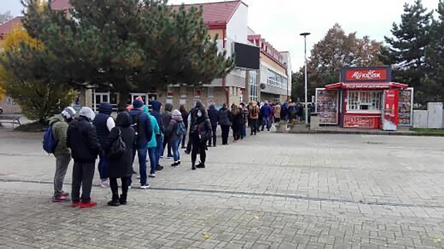 В Словакии за сутки на коронавирус проверили половину страны