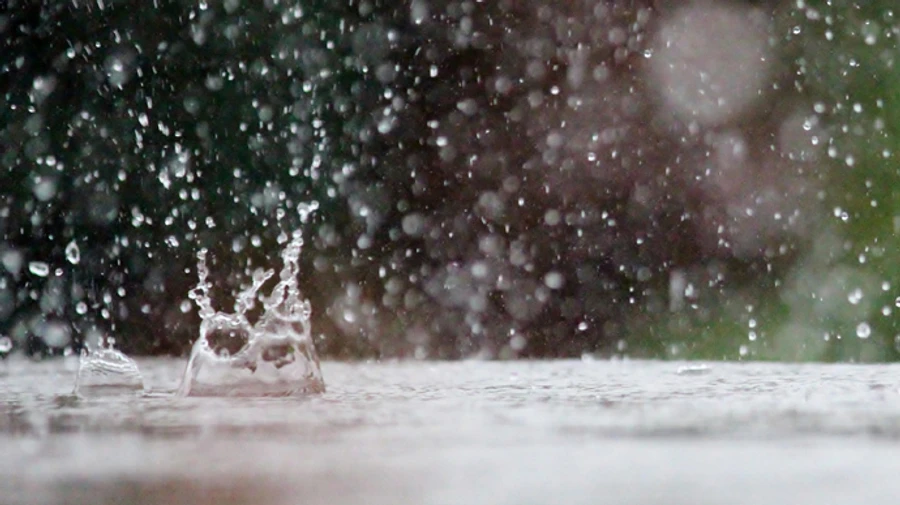 На схід насувається негода: оголосили штормове попередження