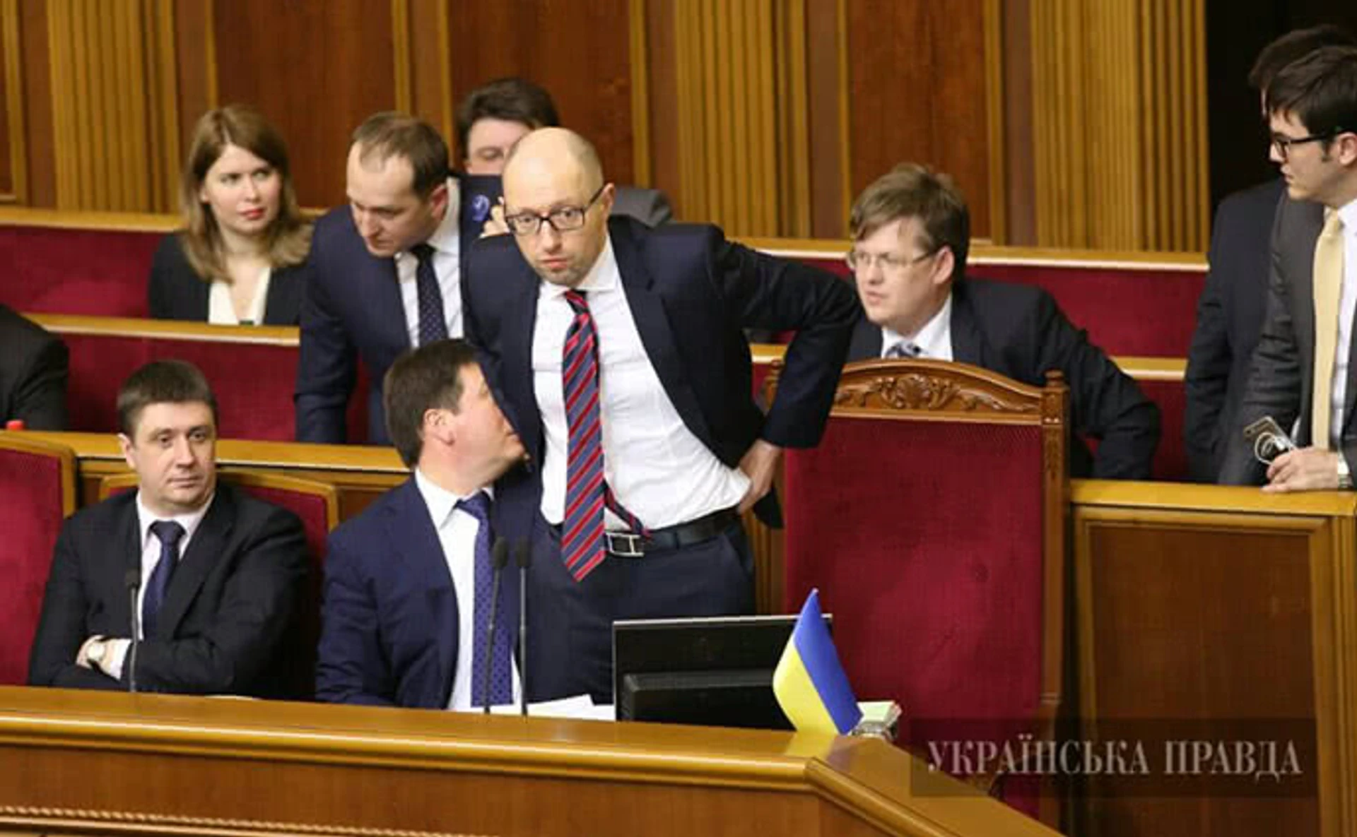 Как Порошенко и олигархи помогли Яценюку остаться на посту