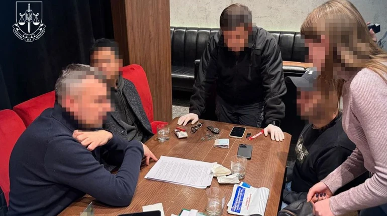 Іноземця засудили на 6 років за спробу передати секретну документацію про український літак