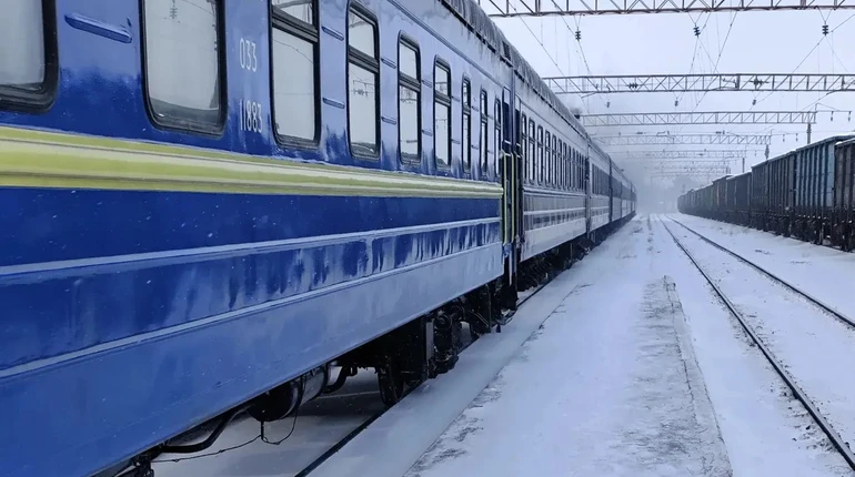 Ukrainian railways makes extra stop so serviceman's 7-year-old daughter can reach hospital in bad weather