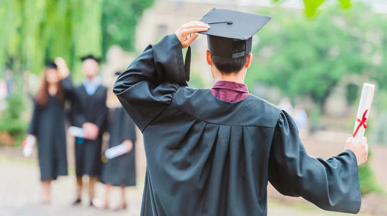 МОН: Кількість чоловіків, які вступають в аспірантуру, знизилася до довоєнного рівня