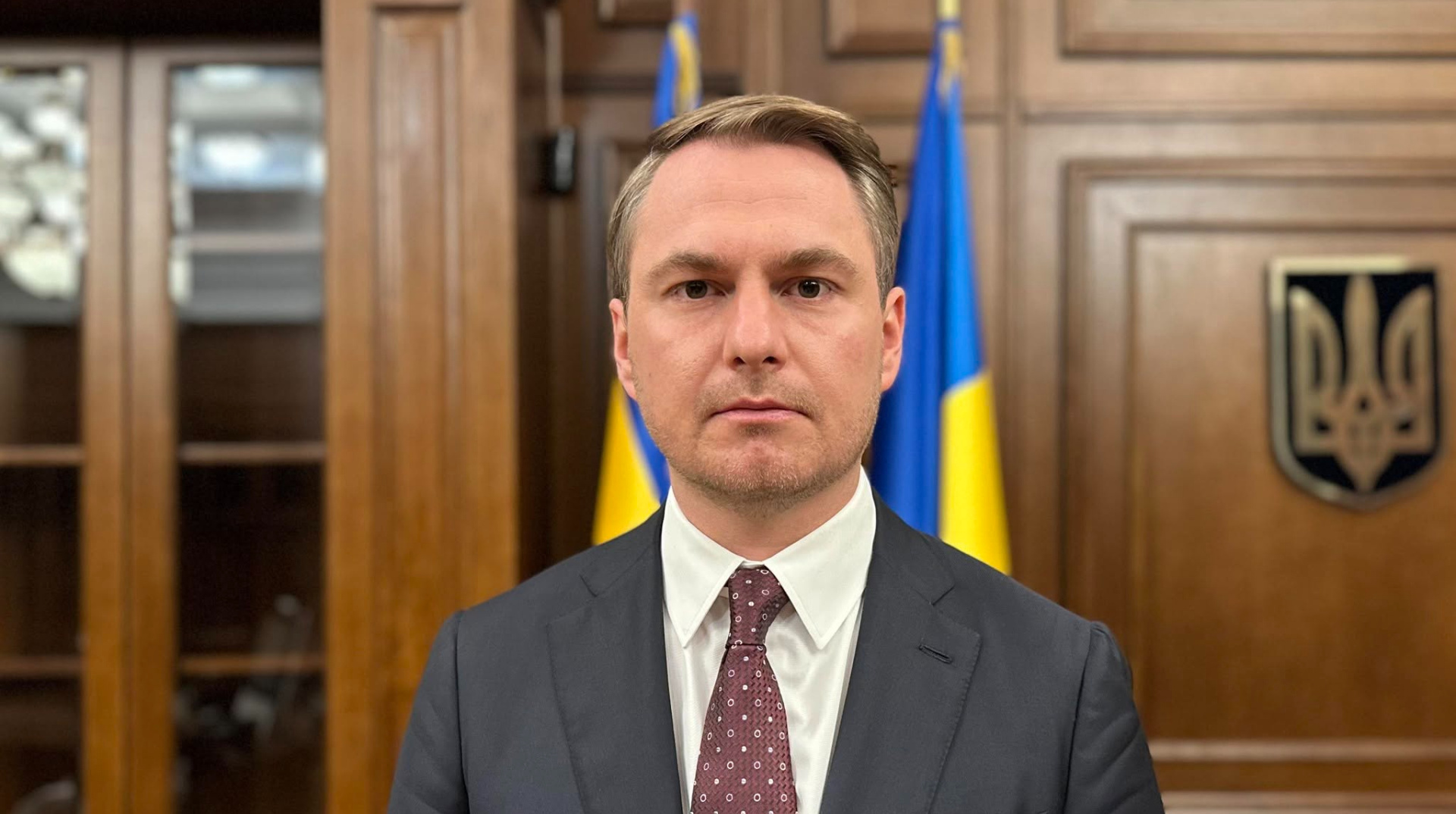 Кравченко прокоментував новий будинок, фото сейфа і візу дружини