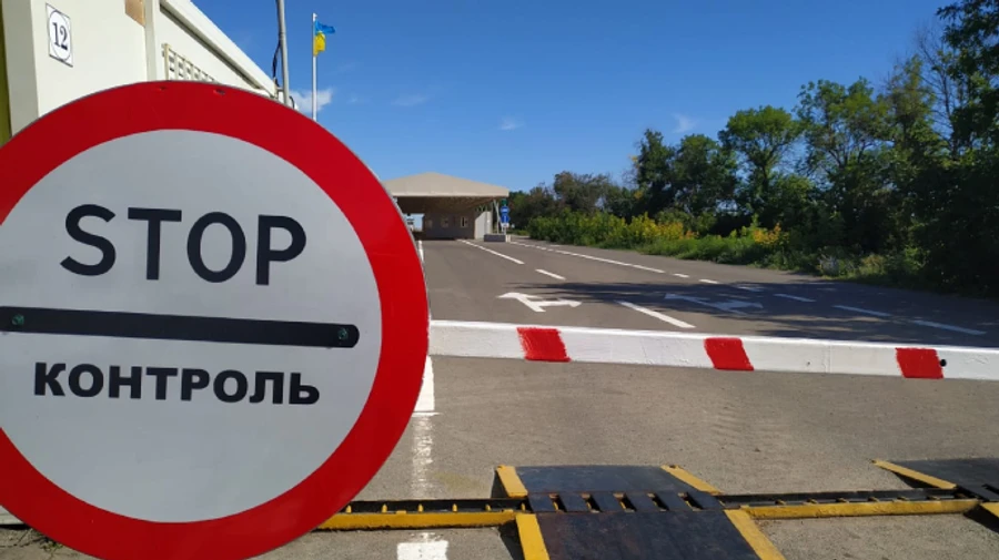 ГСЧС прекращает работу на четырех КПВВ из-за обстрелов