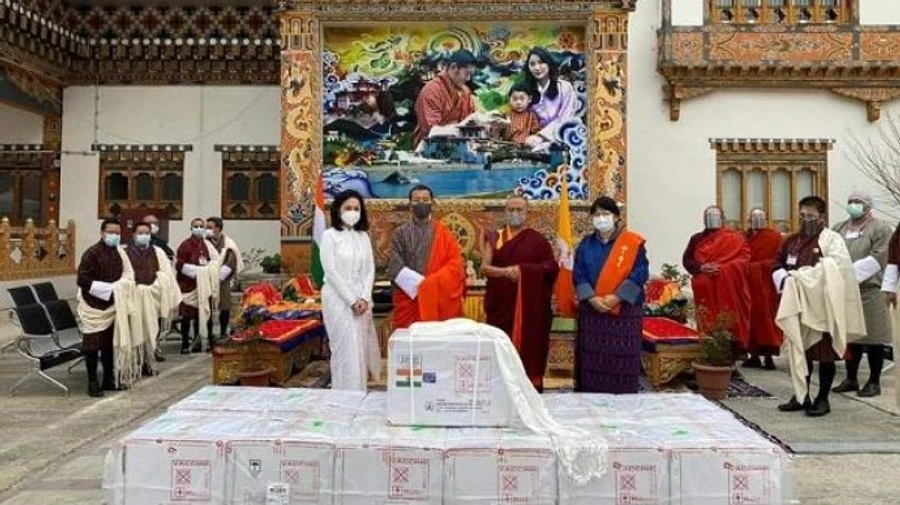 В Бутане в рекордные сроки вакцинировали от коронавируса большинство взрослых