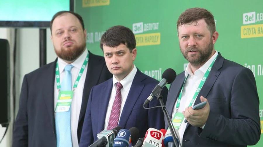 Слуг народу зберуть ввечері на засідання