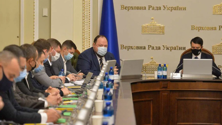 Больной COVID Разумков созывает глав фракций, премьера и ОП на совещание  