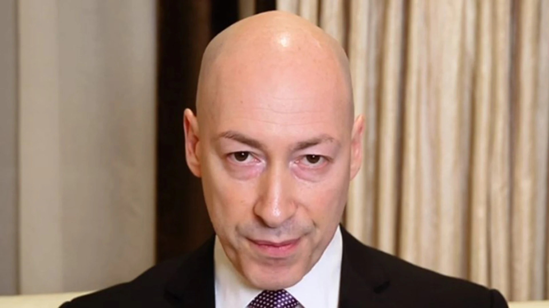 Гордон заявил, что брал интервью при содействии спецслужб, а флешки отослал в Гаагу | Украинская правда