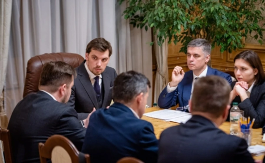 Гончарук наказав оперативно евакуювати громадян України з Китаю