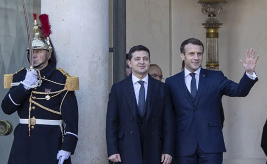 Зеленский прибыл в Елисейский дворец, за ним Путин