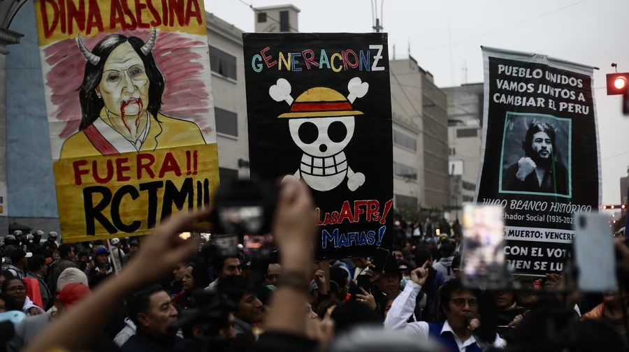 Protests broke out in Peru a week after the change of power