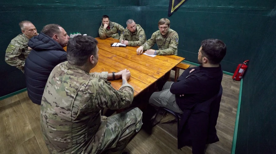 Zelenskyy visits Dobropillia front and meets with Azov fighters