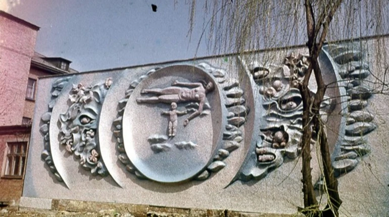 У Кропивницькому знищили мозаїку Віктора Стеценка Людина і біосфера