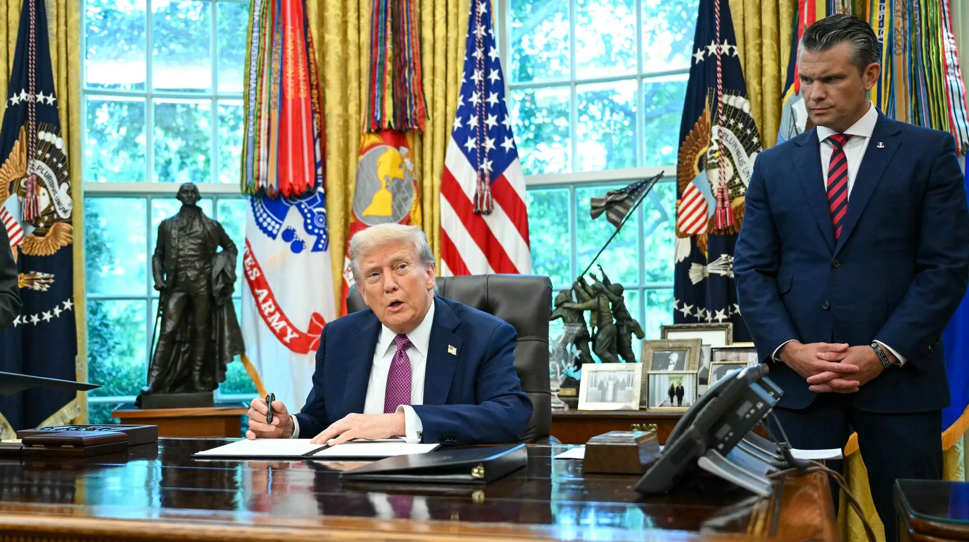 Трамп запровадив 100% мита на імпорт дронів та комплектуючих до них