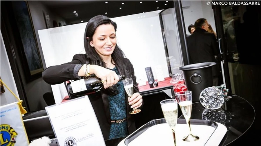 Розслідувачі викрили російську шпигунку, яка втиралася в довіру офіцерів НАТО