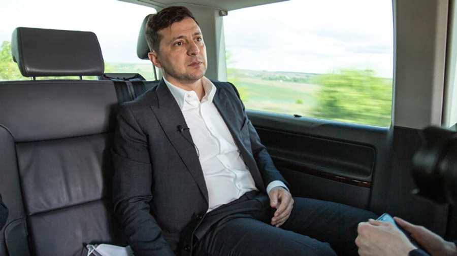 Зеленский: Принципиально в Facebook не хожу из-за армии ботов Порошенко