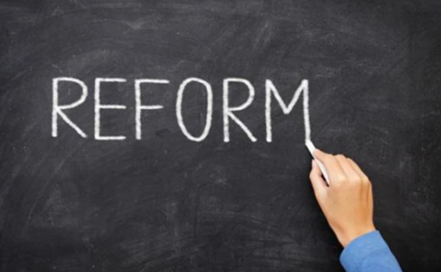 Украинцы назвали топ-реформы: власть не справилась ни с одной