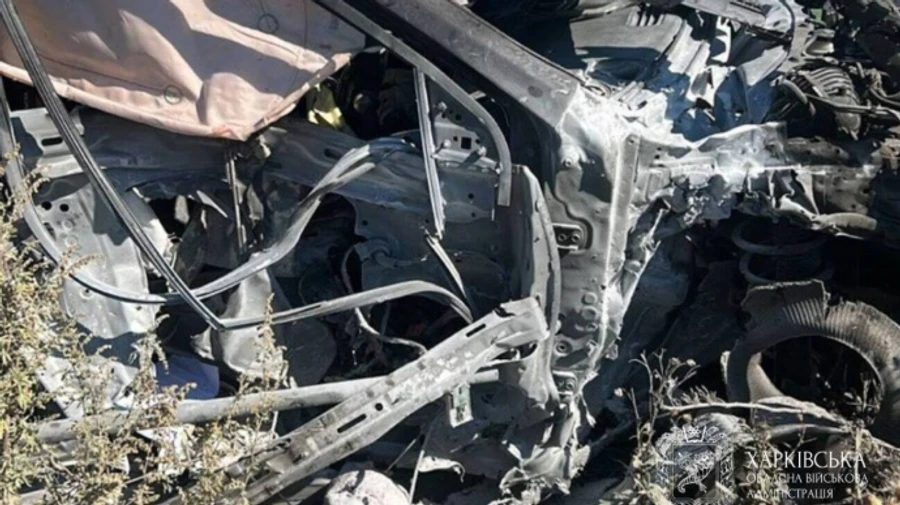 На Харківщині дрон РФ атакував авто: поранені троє людей