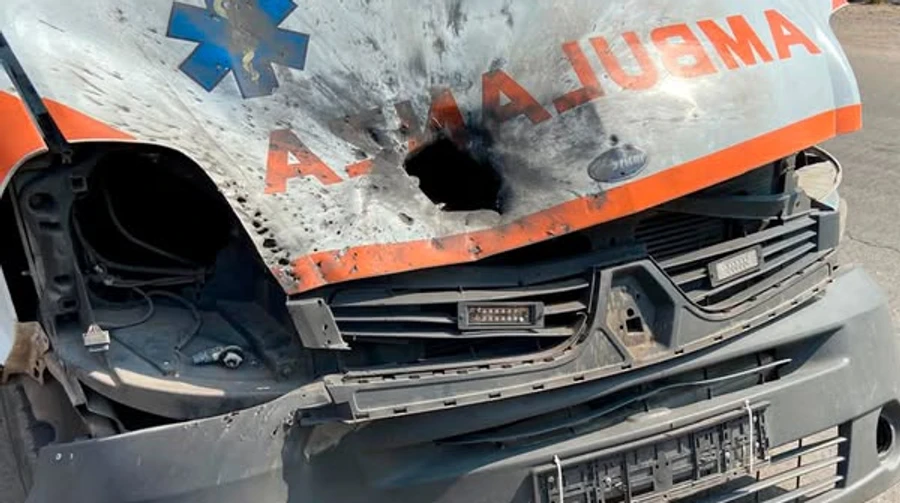 Russians attacked an ambulance in Kherson: 2 injured