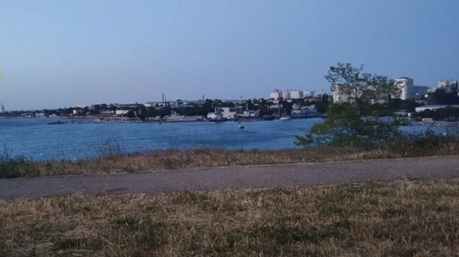 В Крыму раздавались взрывы, оккупанты говорят об атаке безэкипажного катера