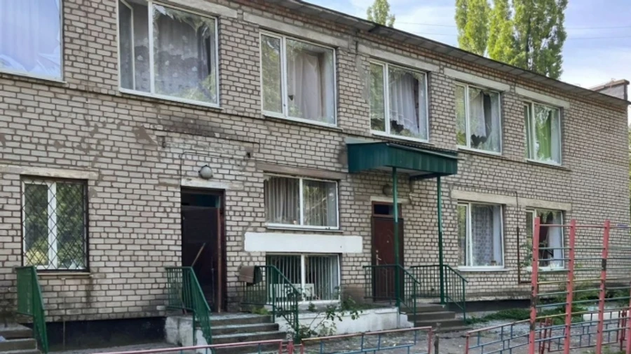 Армия РФ ранила в Никополе 8 человек в день, среди них дети